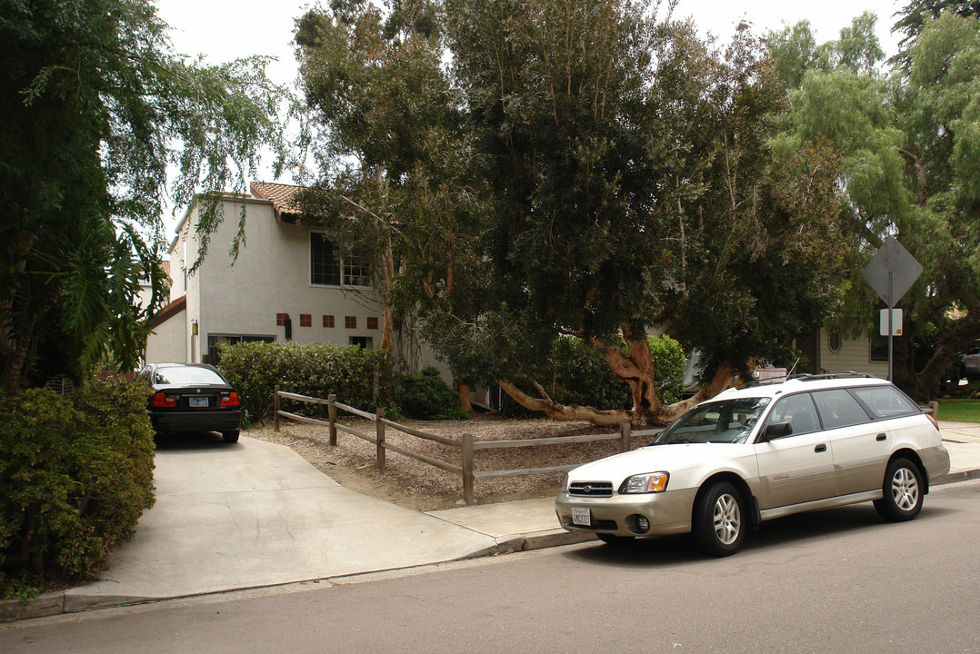 1943-1949 Emerald St in San Diego, CA - Foto de edificio