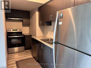 275-B275 Larch St in Waterloo, ON - Building Photo - Building Photo