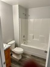 555 Franklin Ct, Unit B in Sunnyside, WA - Foto de edificio - Building Photo