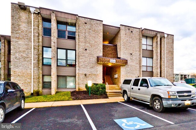 3360 Huntley Sq Dr-Unit -B1 in Temple Hills, MD - Foto de edificio - Building Photo