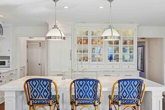 5969 N Shore Dr in Whitefish Bay, WI - Building Photo - Building Photo