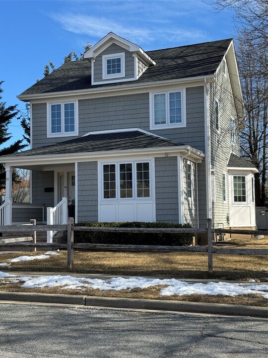 47 S 6th St in Locust Valley, NY - Building Photo