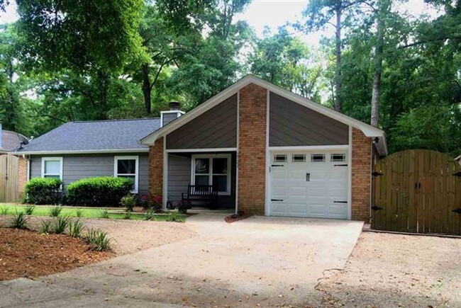 2721 Leary Ln in Tallahassee, FL - Building Photo - Building Photo