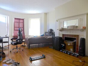 908 Beacon St in Boston, MA - Building Photo - Building Photo