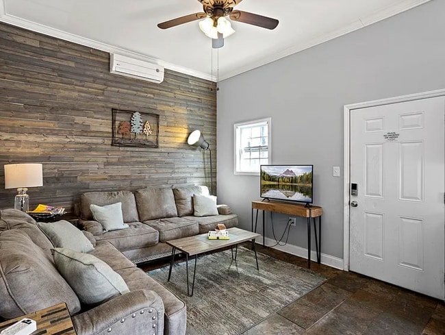 1 Paris Mountain Ave in Greenville, SC - Building Photo - Building Photo