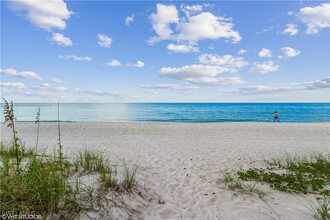 10525 Gulf Shore Dr in Naples, FL - Building Photo - Building Photo