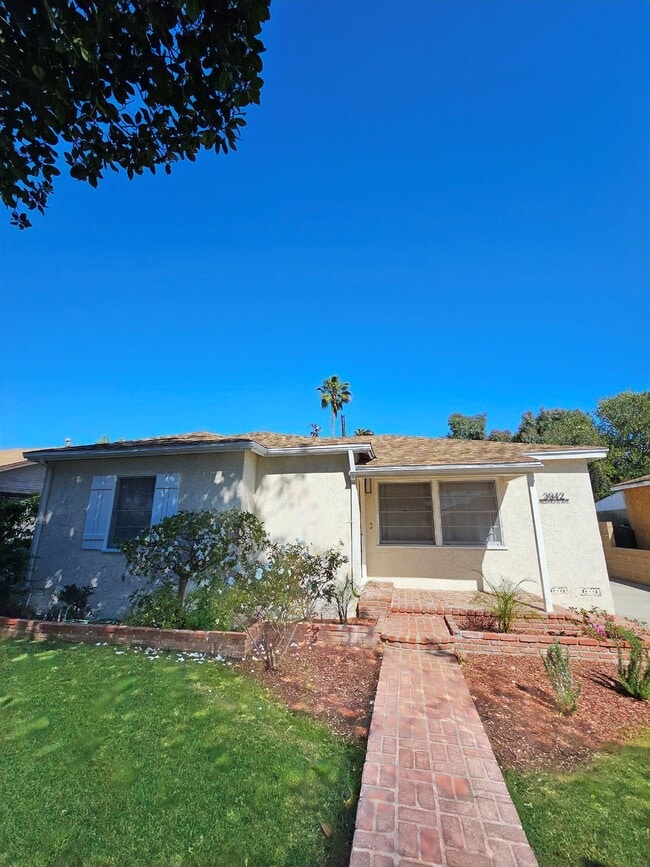 property at 3942 Redwood Ave