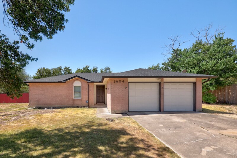 1404 Greenfield Dr in Round Rock, TX - Building Photo