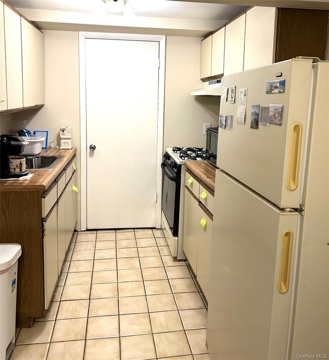 892 Pine Ave in West Islip, NY - Building Photo - Building Photo