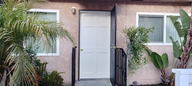 2620 Vanderbilt Ln, Unit C in Redondo Beach, CA - Foto de edificio - Building Photo