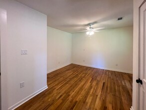 826 Blossom St SW in Atlanta, GA - Building Photo - Building Photo