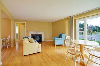 Remodeled Wedgewood Home! in Seattle, WA - Foto de edificio - Building Photo