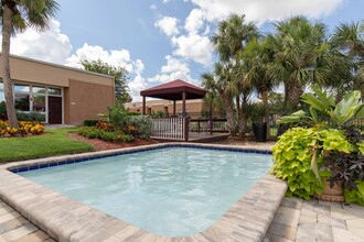 The Park at Rialto in Fern Park, FL - Foto de edificio - Building Photo