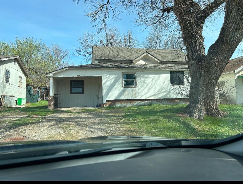 813 Birch St in Perry, OK - Building Photo
