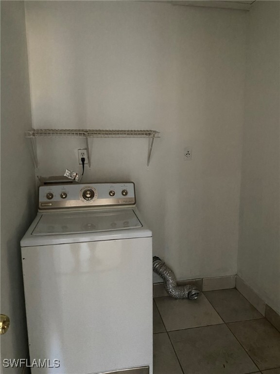 property at 919 Cape Coral Pkwy W