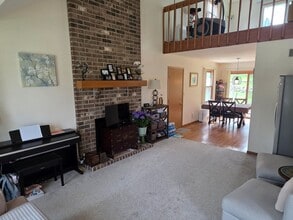 421 Lindenwood Dr in Hartland, WI - Building Photo - Building Photo