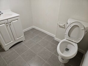 27 Shelby St, Unit Basement in Worcester, MA - Foto de edificio - Building Photo