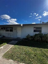 10452 SW 177th St in Miami, FL - Building Photo