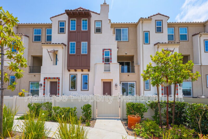 1111 Via Lucero in Oceanside, CA - Foto de edificio