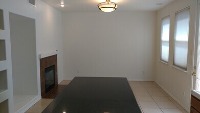 82 W Tivoli Ln in Clovis, CA - Building Photo - Building Photo
