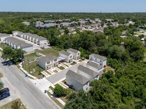 230 Debus Dr in Taylor, TX - Building Photo - Building Photo