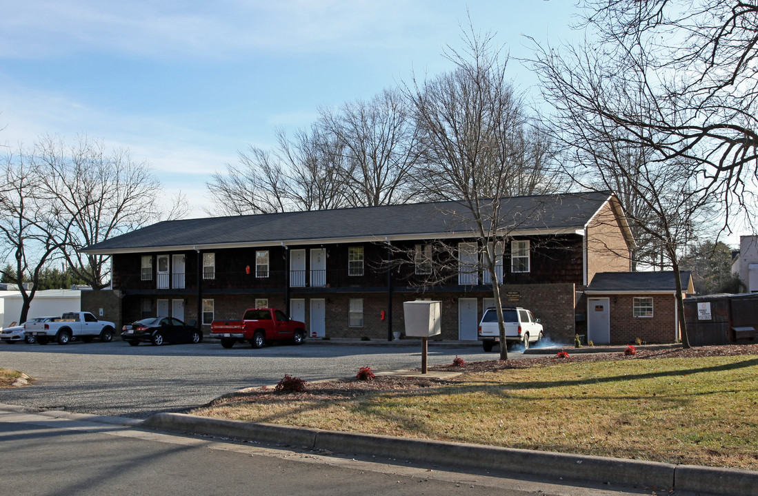 110 Woodbine St in Kernersville, NC - Building Photo