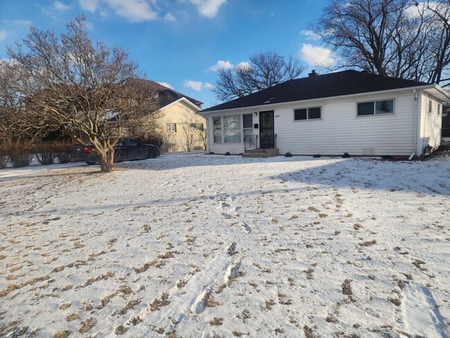 8235 W Summerdale Ave in Chicago, IL - Building Photo - Building Photo