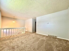 4927 Godown Rd in Columbus, OH - Foto de edificio - Building Photo