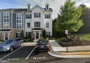 8195 Falls Grove Dr in Manassas, VA - Building Photo