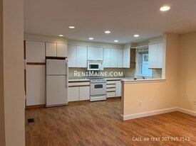 33 Burleigh Rd in Bangor, ME - Building Photo