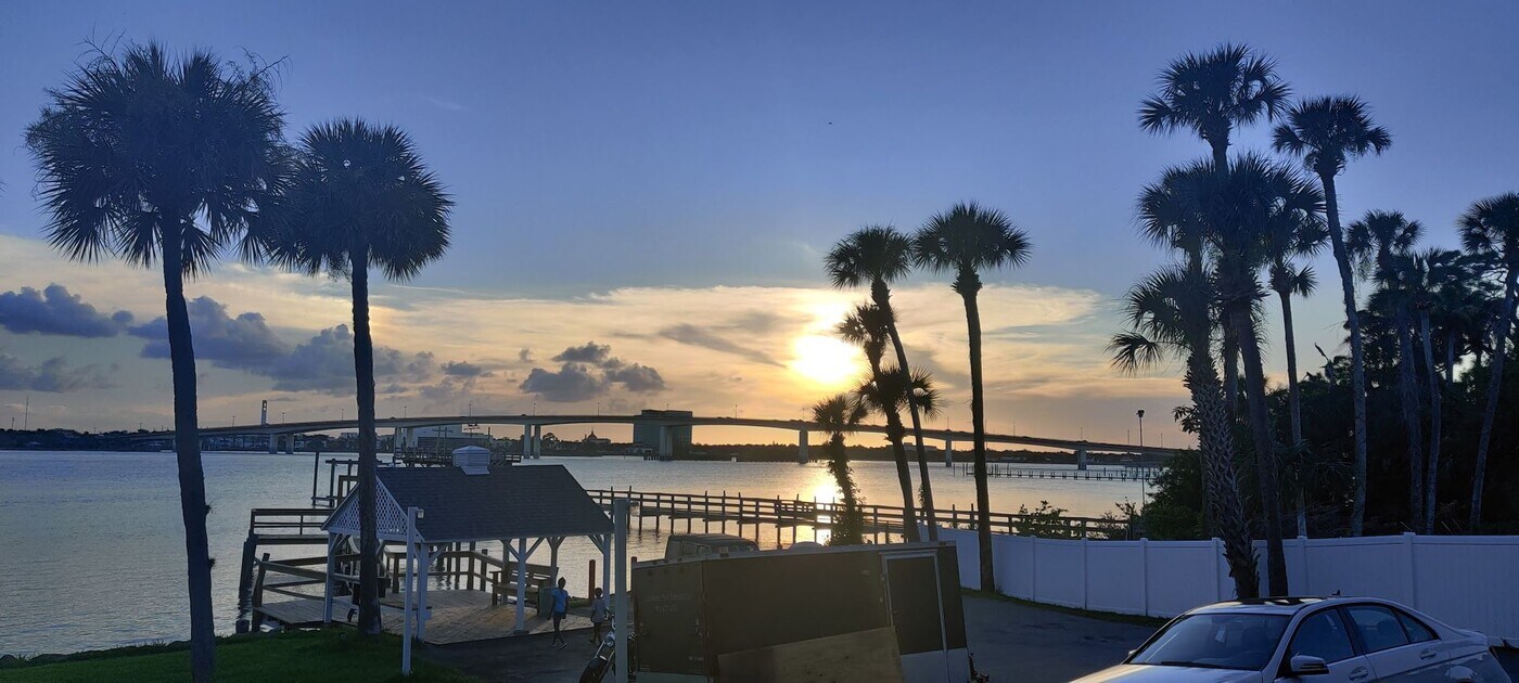 900 S Peninsula Dr in Daytona Beach, FL - Building Photo