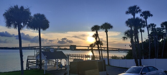 property at 900 S Peninsula Dr