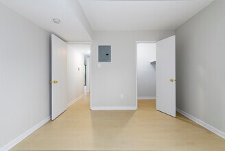 Village Park Apartments in Creve Coeur, MO - Building Photo - Building Photo