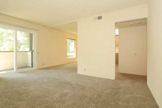 Marconi Oaks in Sacramento, CA - Building Photo - Interior Photo