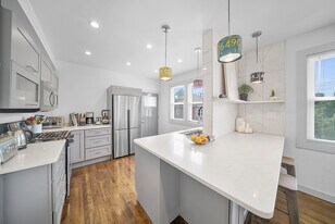 4418 Maxwell St, Unit 4418