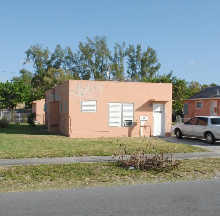 22 SW 11th St in Dania Beach, FL - Building Photo