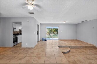 4810 NW 19th St in Lauderhill, FL - Building Photo - Building Photo