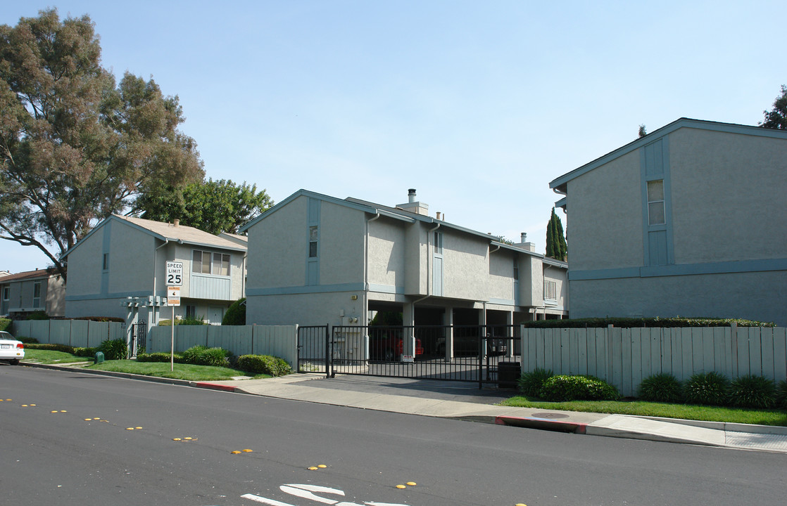 1220 Pine Creek Way in Concord, CA - Building Photo