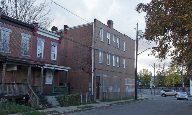 7301 Hamilton Ave in Pittsburgh, PA - Foto de edificio - Building Photo