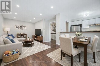 3061 Dewridge Ave in Oakville, ON - Building Photo - Building Photo