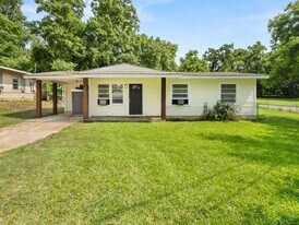 1314 Oak Dr in Leesville, LA - Building Photo