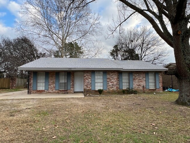 property at 4552 Ray Dr