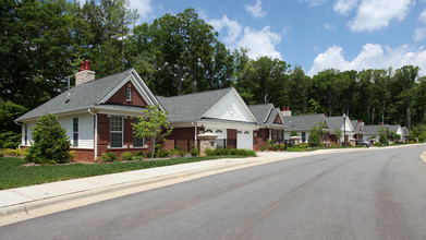 Waltonwood Cary Parkway in Cary, NC - Foto de edificio - Building Photo