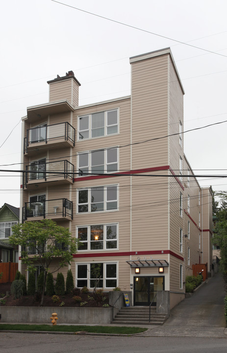 Summit Tower Apartments in Seattle, WA - Foto de edificio