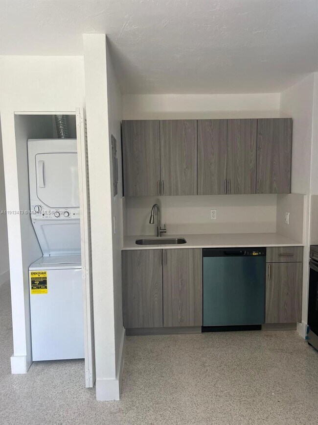 43 Glen Royal Pkwy-Unit -6 in Miami, FL - Building Photo - Building Photo