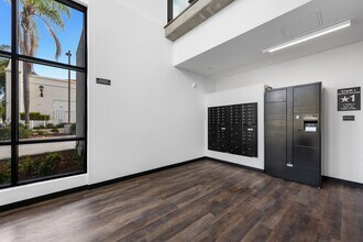 801 Pearl Street in La Jolla, CA - Foto de edificio - Building Photo