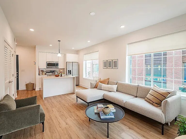 2235 Washington Ave in Philadelphia, PA - Building Photo