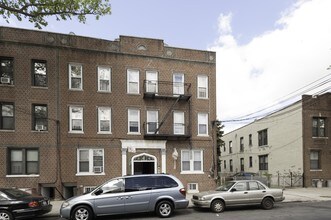 1226 Lincoln Pl in Brooklyn, NY - Foto de edificio - Building Photo