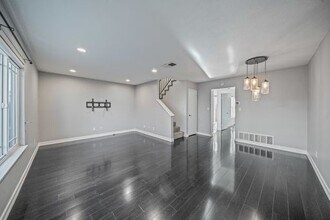 3676 Bancroft St in San Diego, CA - Building Photo - Building Photo