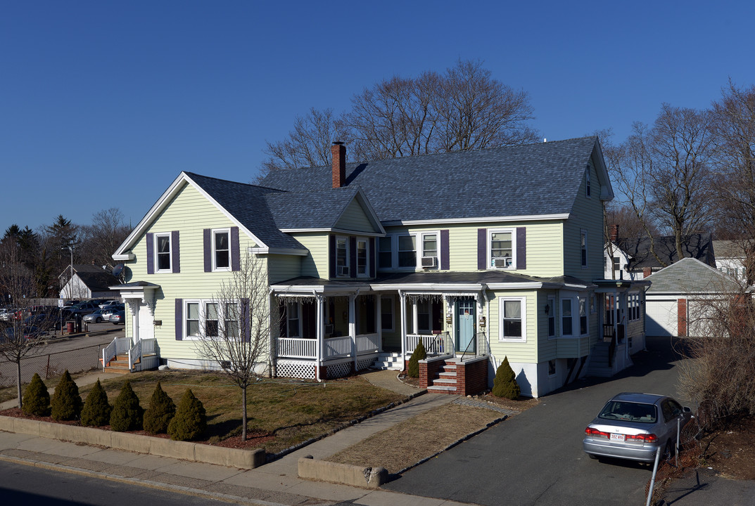 32 Sanford St in Attleboro, MA - Foto de edificio